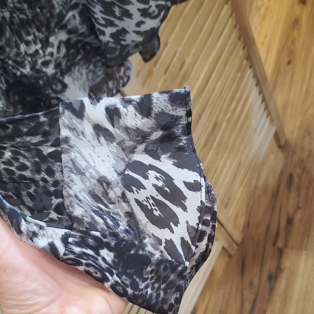 Vtg. Style &Co. Animal Print Ruffle neck Blouse Whimsygoth Sz 16- Black and Gray - Picture 5 of 10
